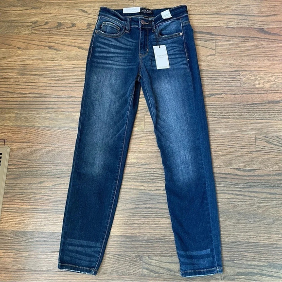 NWT Judy Blue Relaxed Fit Mid-Rise Jeans - Picture 2 of 7
